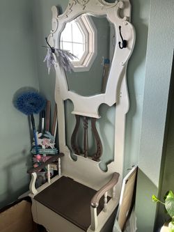 Entry Bench With Mirror.