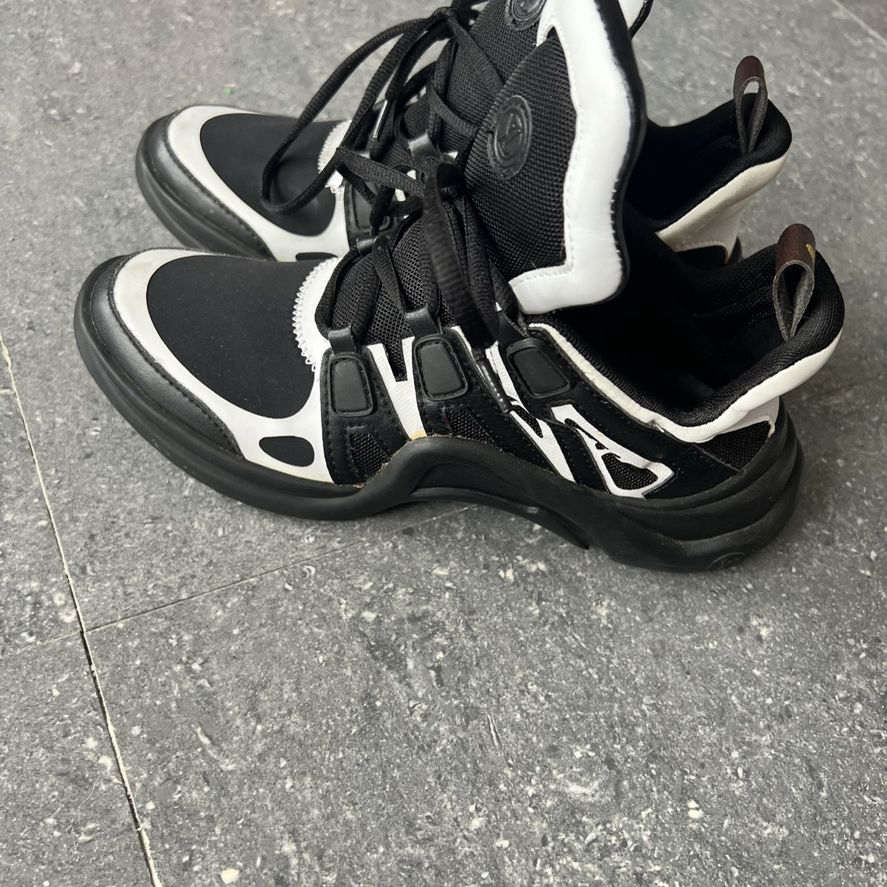 Louis Vuitton Sneakers US Size 8 for Sale in Miami, FL - OfferUp