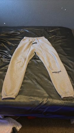 Essential sweats grey