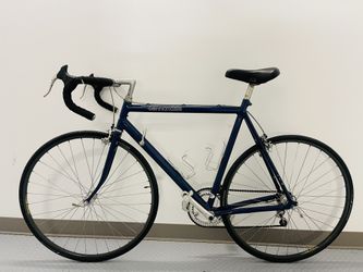 Beautiful Bicycle Cannondale Road Bike 