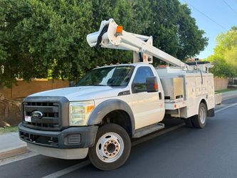 2012 Ford F550 Super Duty Regular Cab & Chassis