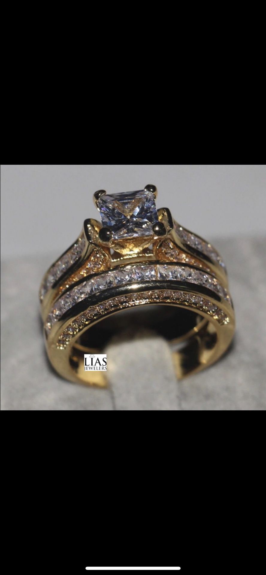 New 18k Yellow Gold Wedding Ring Set