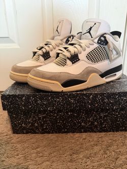 Air Jordan 4 Retro Sneakers