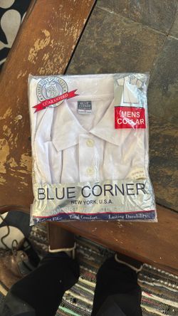 Men’s Medium White Button Down Collared Shirt