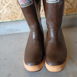 Almost New Use For 1hr  Xtratuf Neoprene Boots $49