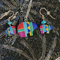INLAY EARRINGS AND MATCHING NECKLACE. 