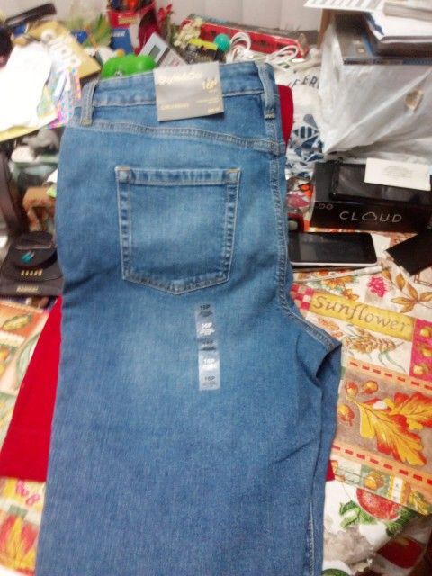 STYLE & CO JEANS BRAND NEW SIZE 16P PETITE SLIMMING POCKEY MID RISE PAID $49.50 ASKING $45.00 DOLLARS
