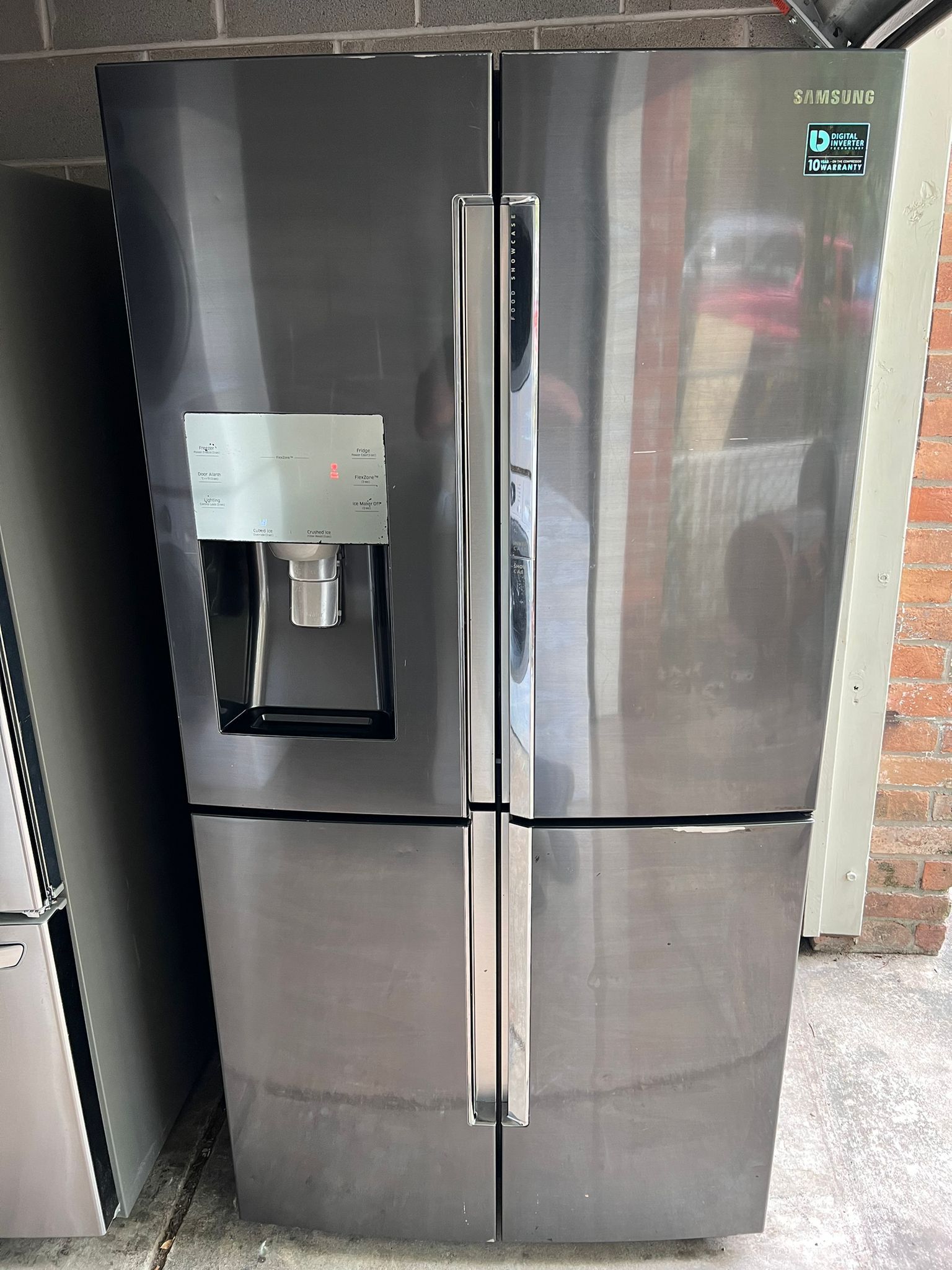REFRIGERATOR— Refrigerador