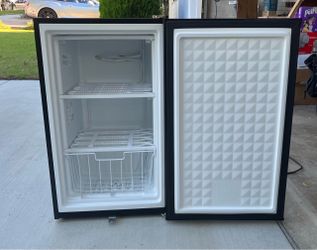 Midea MRU03M2ABB Upright Freezer, 3.0 Cubic Feet Mini Freezer