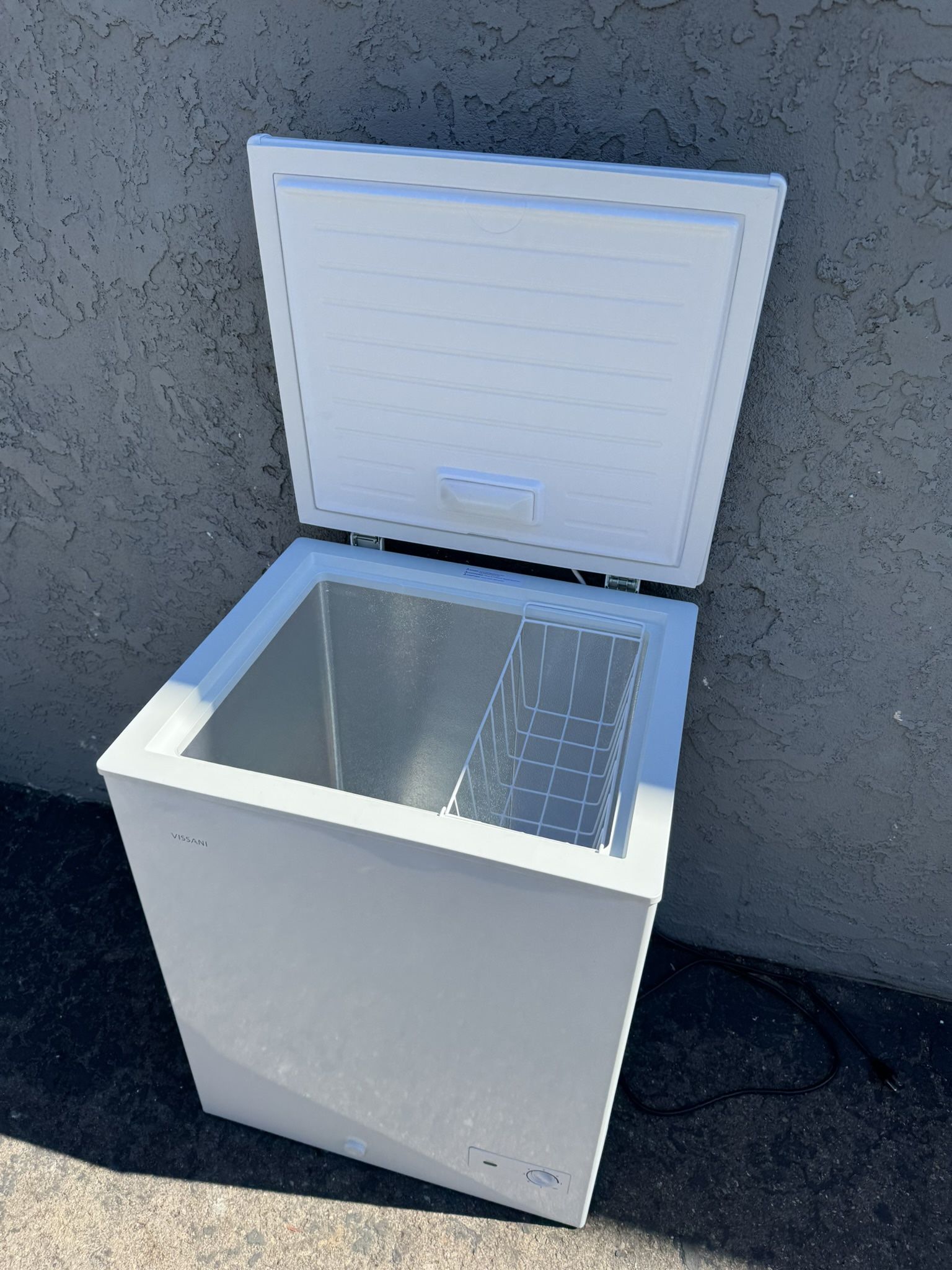 Deep Chest Freezer I Offer Delivery In San Diego