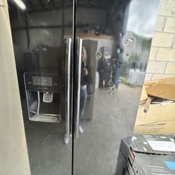 Refrigerator MUST PICK UP . 