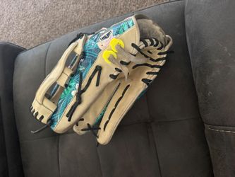 GS  SOFTBALL GLOVE