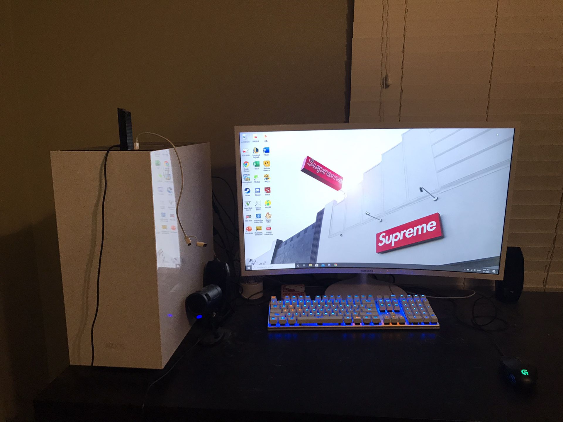 Desktop Computer & VIGTEK Monitor
