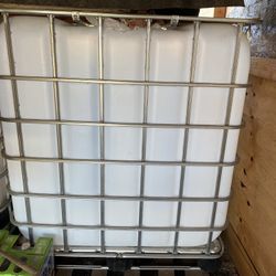 400 gallon water storage tank