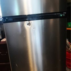 Refrigerator 2 years old 90 day warranty - $175
