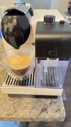 Delonghi Latissima Nespresso Machine 