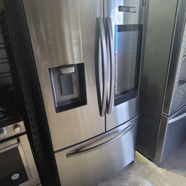 Like New Samsung Family Hub Stainless Steel French Door Refrigerator With Water And Ice Dispenser 