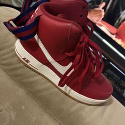 Gym red air force 1s high size 9