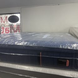 KING SIZE STEARNS & FOSTER LUX ESTATE (FIRM) PILLOW TOP MATTRESS & BOX SPRINGS BED SET