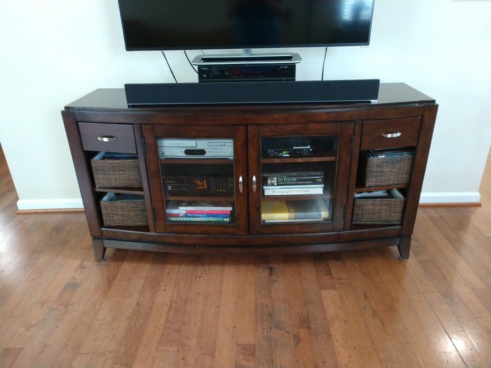 TV/Entertainment Console (Like-new)