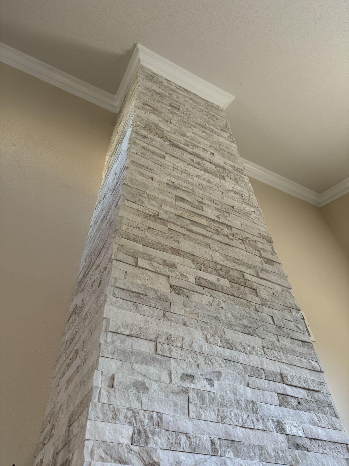 Rock Ridge Ledger Stone White Quartz Split Face Panel (8 Boxes)