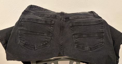 2 Pairs of Men’s Jeans Size 32x30