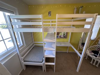 Loft Bed/Desk/lounge