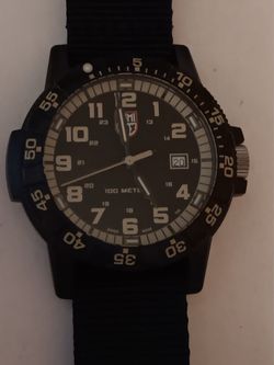Watches.  Luminox 100 Meters Watch. Runs New Battery.