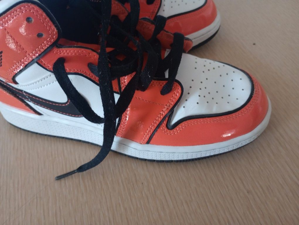 Orange And Black Tennis Shoes Size 4 1/2