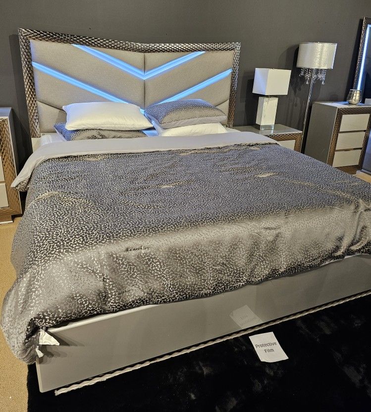Modern Glam 4 Pc King Bedroom Set