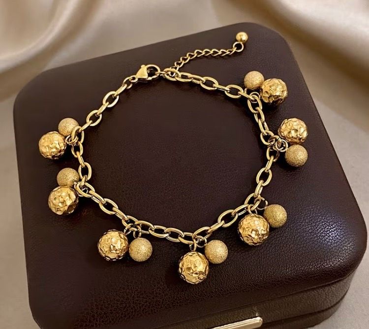 STUNNING GOLD PLATED STAINLESS STEEL BRACELET