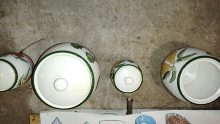 Kitchen canisters (one is missing lid)