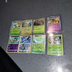 8 Collectible Holographic Pokemon Cards!