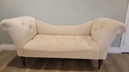 Tufted Cream Velvet Settee