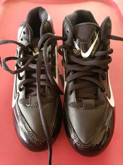 BOYS NIKE ALPHA STRIKE BLACK SOCCER CLEATS SIZE 1.5Y NEW NO BOX