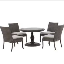 Windsor 5-Piece Wicker Round Outdoor Dining Set with cover