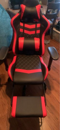 Gaming Chair with Footrest