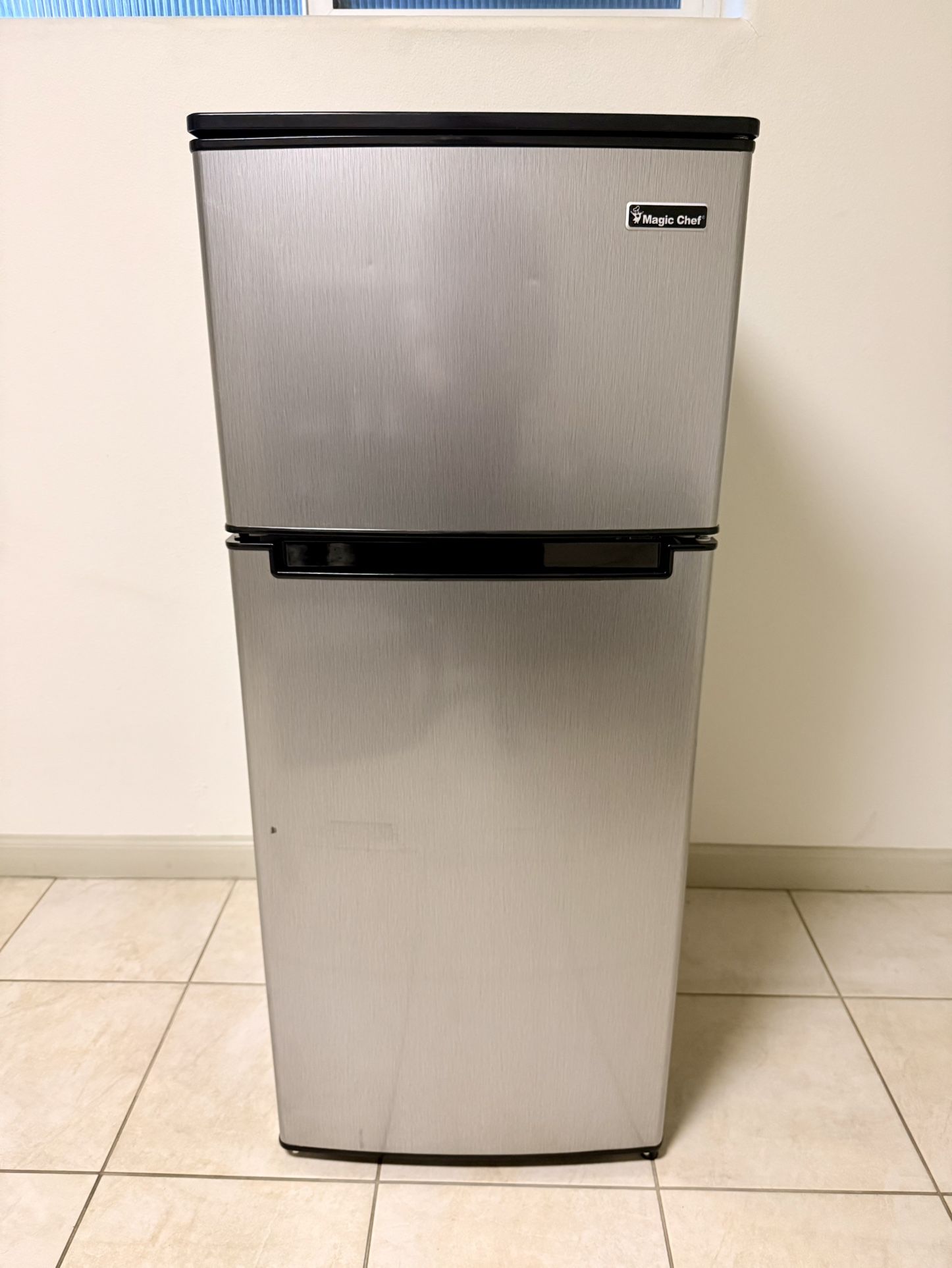 Magic Chef 3.5 Mini Refrigerator