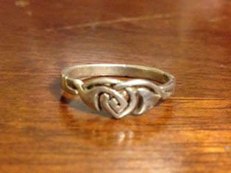 925 sterling silver ring size 5 grams 1.6