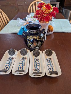 PEACOCK VASE/OREO BOWLS NON SMOKING HOME READ DESCRIPTION $30.00