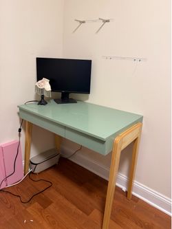 Green desk set
