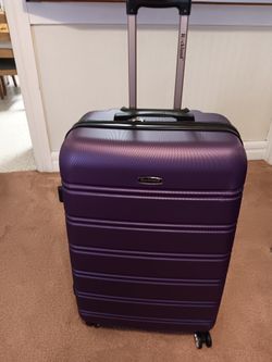 Brand new Rockland Hard Shell Suitcase 28"