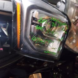 2017-20 GMC Yukon Right Headlight 