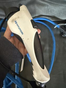 Hyundai portable electric vehicle charger