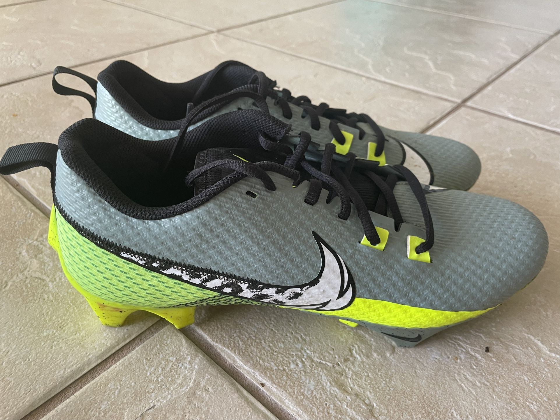 Nike Men’s Vapor Football Cleats Size 10.5