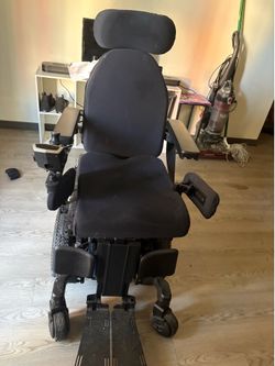 Quantum iLevel Power Wheelchair