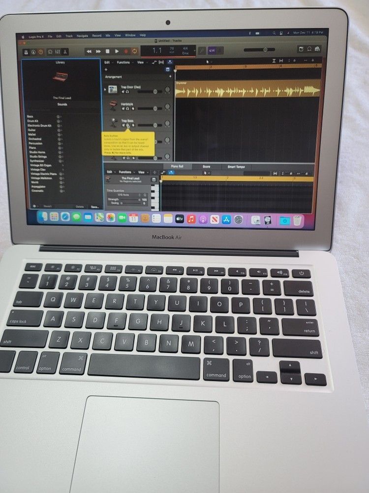 Macbook Pro Music & Video Studio