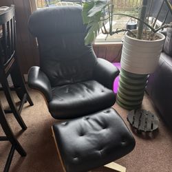 Dania - ANSELMO LEATHER RECLINER & OTTOMAN