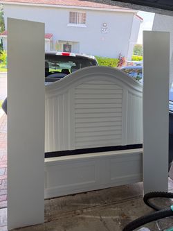 White Full/Queen Bed Headboard with Side Posts