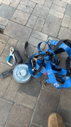 Harness with yoyo